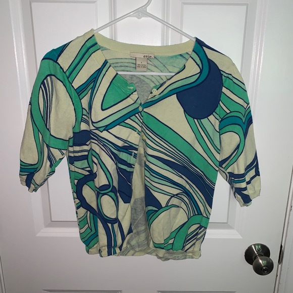 Funky Cropped Cardigan with Mid Sleeves - Picture 4 of 5